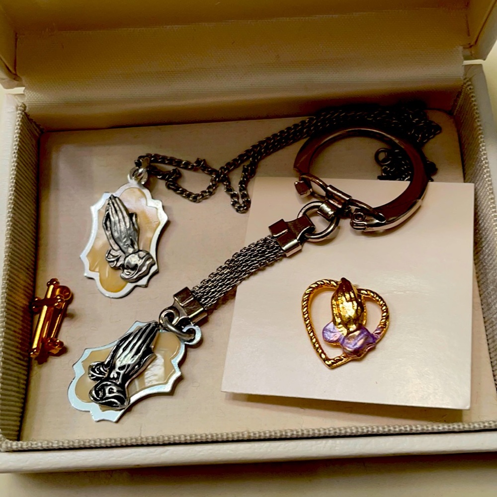 Lot of Christian jewelry (4pieces)